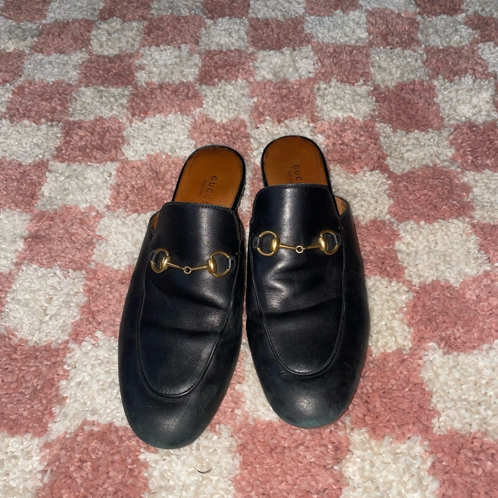 Gucci slides ! A staple
